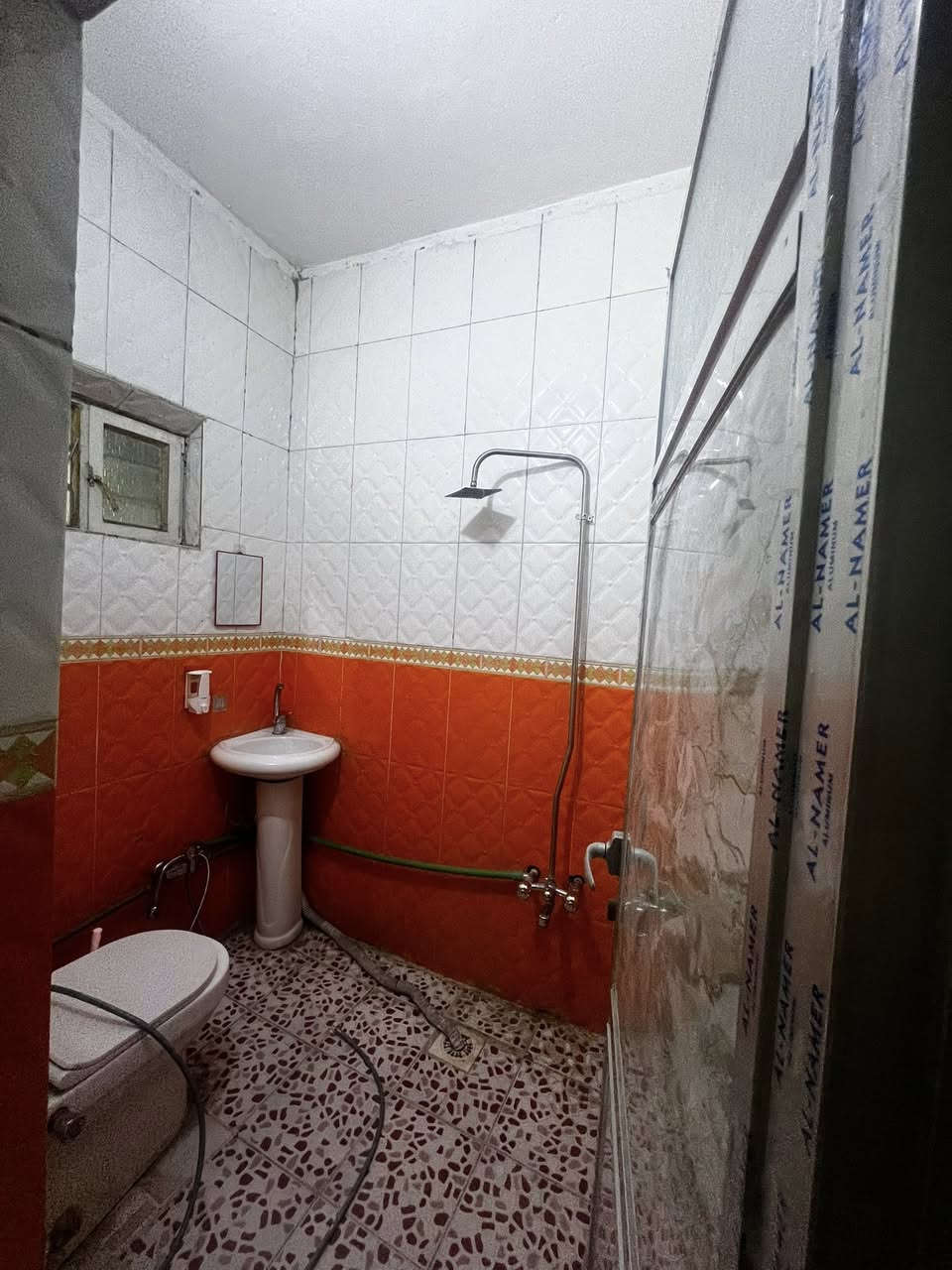 #مكتب_ابوسيف_للعقار_بيع_شراء_ايجار_تعقيب_هدم_تقييم
السلام عليكم 
يستمر مكتبنا بتوفير العروض الى زبائننا الكرام 

يعلن مكتبنا عن توفر مشتمل حديث مدخل واحد للإيجار 

المساحة  (٧٠) متر 
يحتوي على ؛
الطابق الاول
كراج  صغير واستقبال وحولي مطبخ ومنور وخدمات وغرفة نوم
الطابق الثاني
غرفتين نوم وخدمات 

العنوان /الشعب @@@التجار الثانية@@مقابل جامعة الامام الكاظم@@@

السعر للإيجار  (٦٠٠) ألف 

للاستفسار زيارة مكتبنا الكائن في ألشعب شارع الاسواق المركزية مقابل جامعة الامام الكاظم  
او الاتصال على الأرقام التالية؛
*********** 
***********
او التواصل على البرامج التالية؛
ماسنجر واتساب
