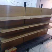 رفوف محل • للبيع