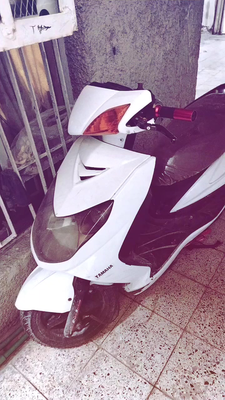 السلام عليكم سكنس فحل للبيع كامله الدراجه بيها نقوصات بسيطه الدراجه بيها تزويد مثل ماموضح يدات سكليتر فريندو ويدات بريك قلاب اصلي وفراك بريك توبو وخرز ار جي اس وسلف توبو سبع الوان الدراجه كلجاتها تعبانه وبيها شلعه حلوه ومعدل حلو الدشبول شغال بس يراد ربط هندر سلف شغال السعر ٧٠٠ وبيها مجال رحمه لوالديكم بس الشراي يدخل خاص رقمي *********** مكاني دوره الدراجه بالصور وصخه لو اغسلها تخبل تصير بس مابيه حيل
