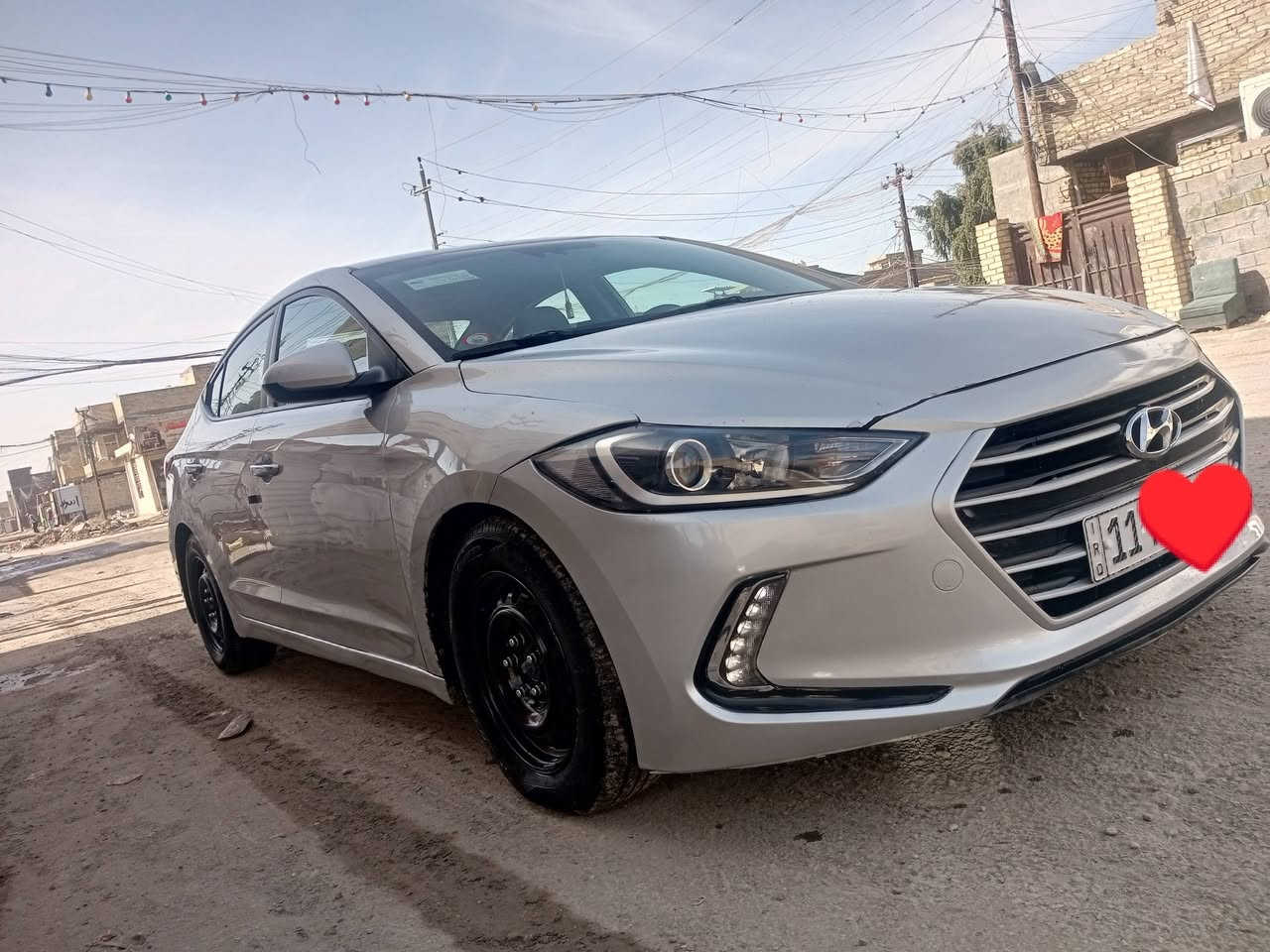 السلام عليكم للبيع النترا موديل2017 رقم بغداد دولي وارد امريكي ماشيه 127 حادثها دعاميه اماميه السياره ليبل واحد كير مكينه خير من الله  تخم تاير شاشه كامرا نضام سبورت نضام ايكو تحكم استيرن منضومه زنون بيها قطع صبغ علما السياره مال جناي مال بيت مابيها اي نقص السعر 123 وبيها مجال العنوان بغداد البياع تقاطع درويش التراث ***********
