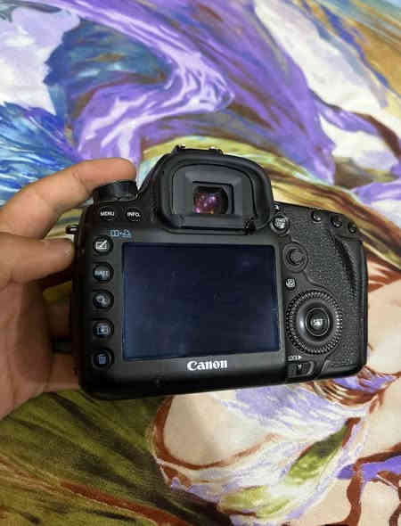 بدي فايف دي مارك 3  كانون فقط بي بدي سعر 900 بي مجال قليل علواني بغداد مدينة بسماية *********** فقط بس واتساب ومازنجر
