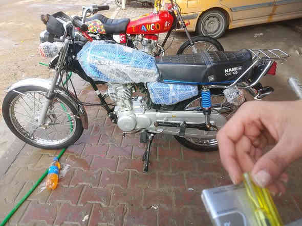 سلام عليكم شباب دراجه البيع مديل 22بلاد دراجه كلهي شغاله وراق صولي سعر واحد وميه وخمسين شراي بي خير ويدلل شراي ينتصل***********
