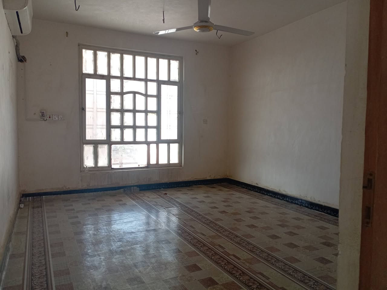 🏛️  دار سكني للإيجار 
  🏛️
____
🔰 الموقع  ام الخيل الثالثه  ➡️
----------------------------------------
🔳 طابو  
🔳 المساحه ٣٠٠ م
واجهه ١٥
-----------------------------
💎 تفاصيل البيت 💎  طابقين
____

🔹   ٤ غرف نوم  ▶️
🔹. ٢ صاله ▶️
🔹استقبال ▶️
🔹مطبخ  ▶️
🔹مجاميع صحيه داخليه وخارجيه بالطابق الثاني ▶️
🔹سطح ▶️
🔹كراج ▶️

--------------------------------

للأستفسار أكثر مراسلة الصفحه اول الاتصال على الأرقام
___________     ____________
📲*********** واتساب اتصال  
📲*********** واتساب اتصال 
___________     ____________

او زيارة موقعنا (( ام الخيل الأولى سوق العصري مجاور بيت حواء متواجدين من الساعه 🕒 3️⃣ عصرآ إلى الساعه 🕘9️⃣ مساءً))
