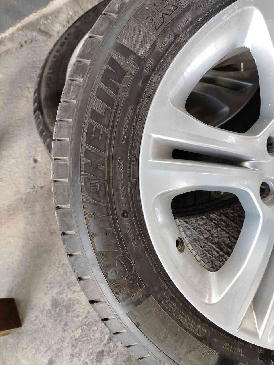 السلام عليكم
ويل + تخم تاير اصلي
مال جارجر موديل ٢٣
ويل حجم ١٧ فول نضافه
تخم تاير اصلي ( مشلن)
للبيع او مراوس بويل ٢٠
السعر 350 $ قفل
٣ ورقات أو نص قفل
المكان الفلوجه
للاستفسار ***********
