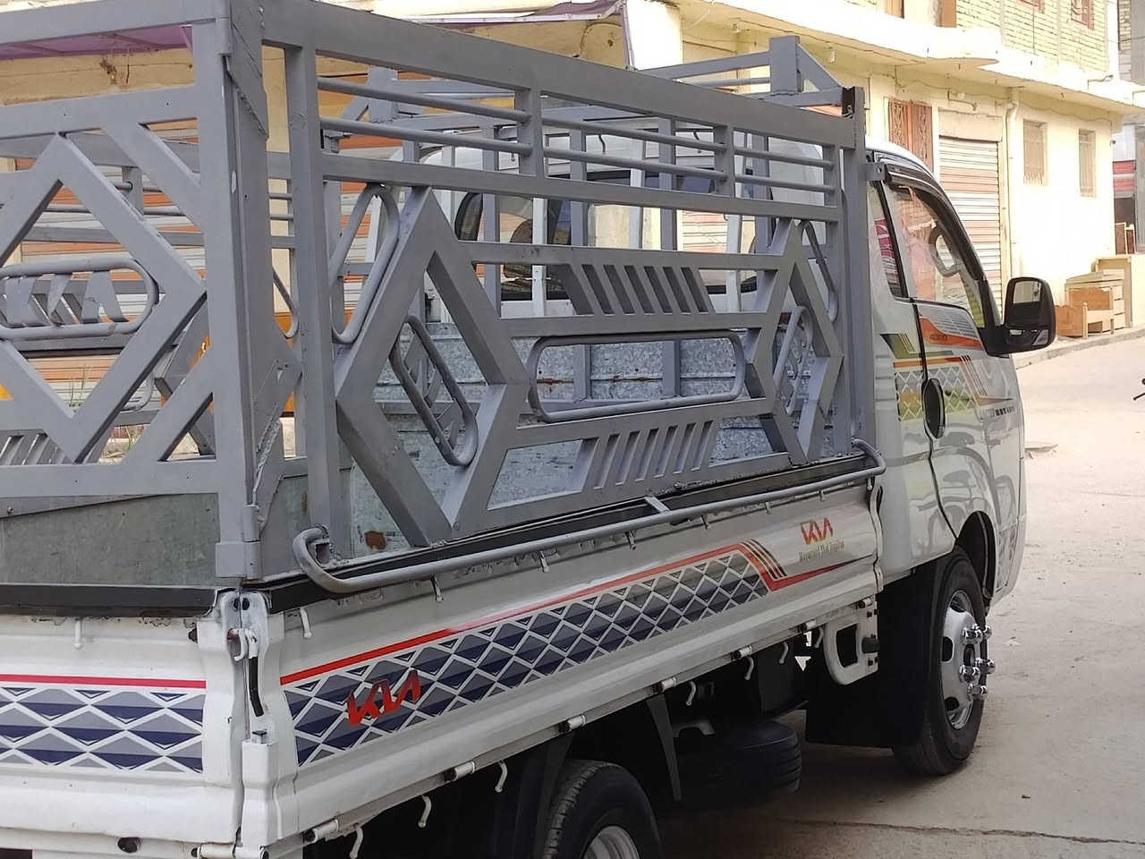 السلام عليك بيع سريع كيه فحل 18مسكر سبلاين سيارة جديدة مال جناي رقم بصره تحويل ثاني يوم   للاستفسار الاتصال *********** السعر مال بيع قفل 129
