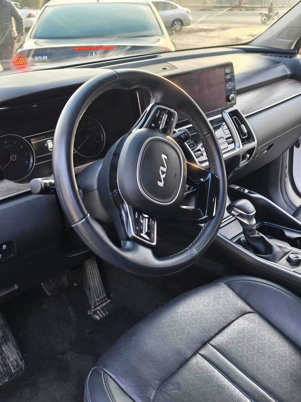 کیا سۆرێنتۆ قەپات مواسەفات، ٢٠٢٣ پێش و پشت کەپس
٤ پارچەی لای سایەق کلێری ئەمریکا بێ ناو، ٢ دەرگا لای سەکن دەعم ناو دەرگای گرتووە. پەڵەیەک پشتی سەقفی بۆیاغە.
فول مواسەفات،ئێرباگ بەس شان تەقیوە و بیلادی دانراوەتەوە
ڕادار پێش و پشت و تەنیشت، پانۆراما، کوشن جڵد و کارەبا و گەرم، کوشن مەلەکی، ٣ ڕیز کوشن، شەغال و بەسمە، دەبڵ ئەکسل و ٥ مۆدی لێخوڕین، چەندین مواسەفاتی تر.
ڕەقەم سلێمانی و دە هەزار مایل ڕۆیشتووە.
ڕەقەم شانسی 5XYRHDLF8PG184597
Tel *********** بشدار, السليمانية
