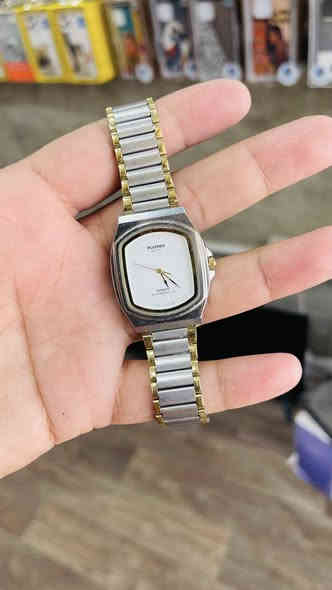 مجموعه ساعات اصليه ياباني استيراد خاص من اليابان 🇯🇵 طوكيو اسعار جداً مناسبه قطع باله اصلي 
السعر خاص او الاستفسار على الرقم واتساب 
***********
