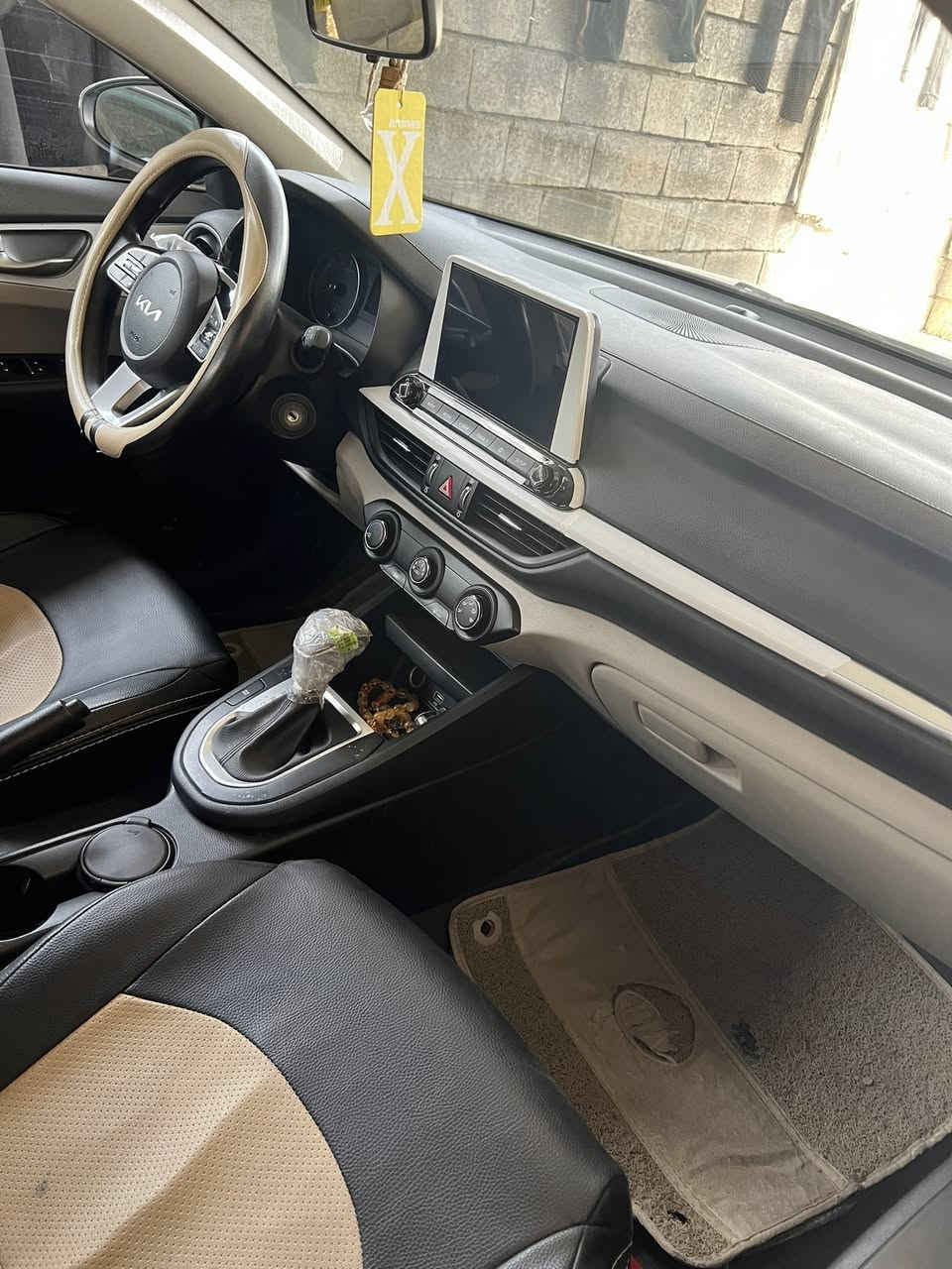 سلام عليكم
سيراتو للبيع موديل 2024 فول موصفات

محرك 2000 دوش

داخل لونين

تبريد قطعتين

شاشه تحكم استيرن

مكفولة كفاله عامه

ماشيه 32

سياره جديد بمعنه الكلمه

رقم اربيل انكليزي تريد تحويل تريد وكاله

***********

مكاني قظاء الصويره

الشراي يتصل
