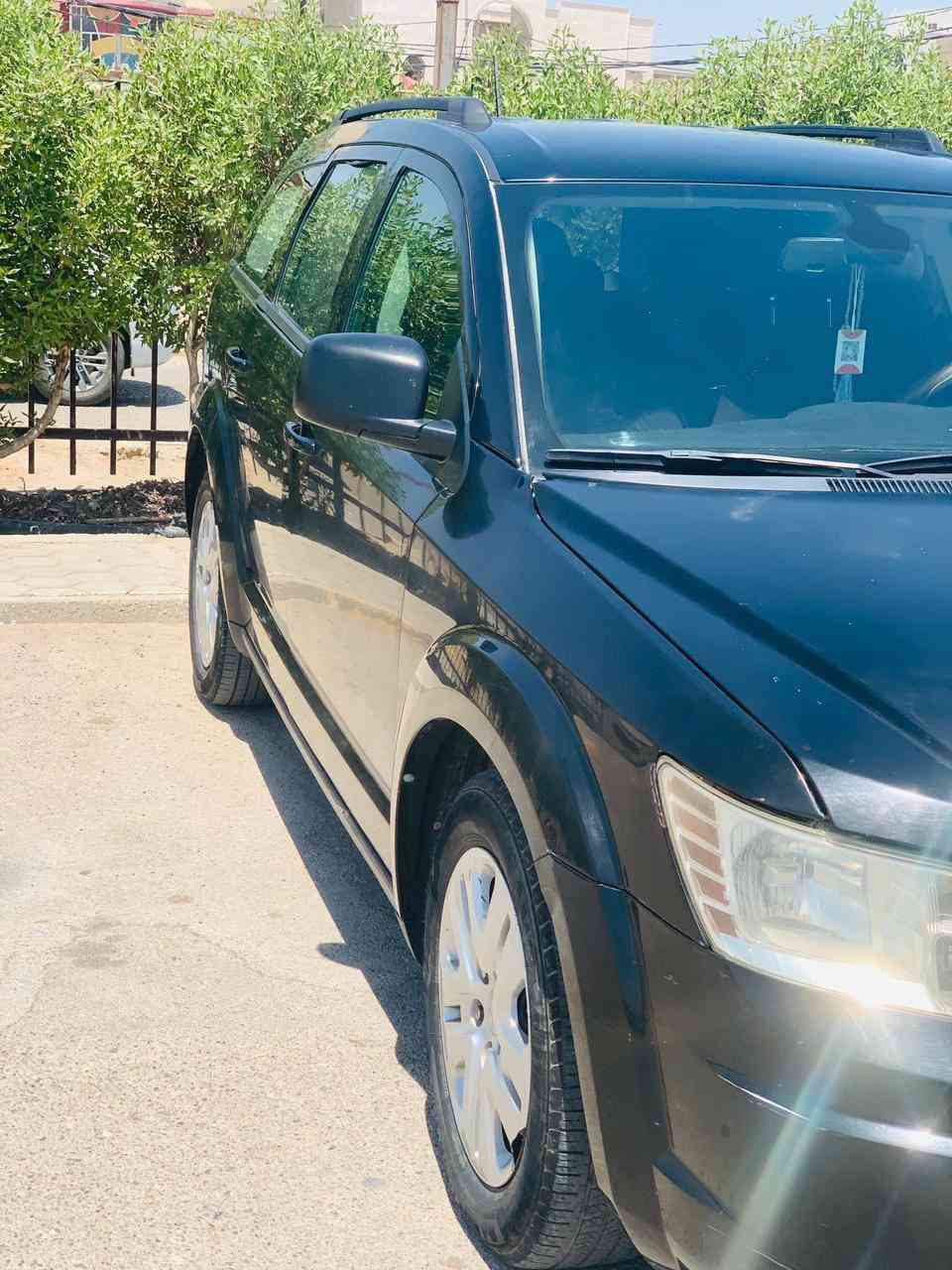 دوج جورني امريكي اربعه سلندر محرك 2400 
غاز وبانزين 
بصمه شاشه
كير محرك مكفول 
7 راكب 
تخم تايرات جديد 
السعر 140 وبيها مجال للطيبين
***********
