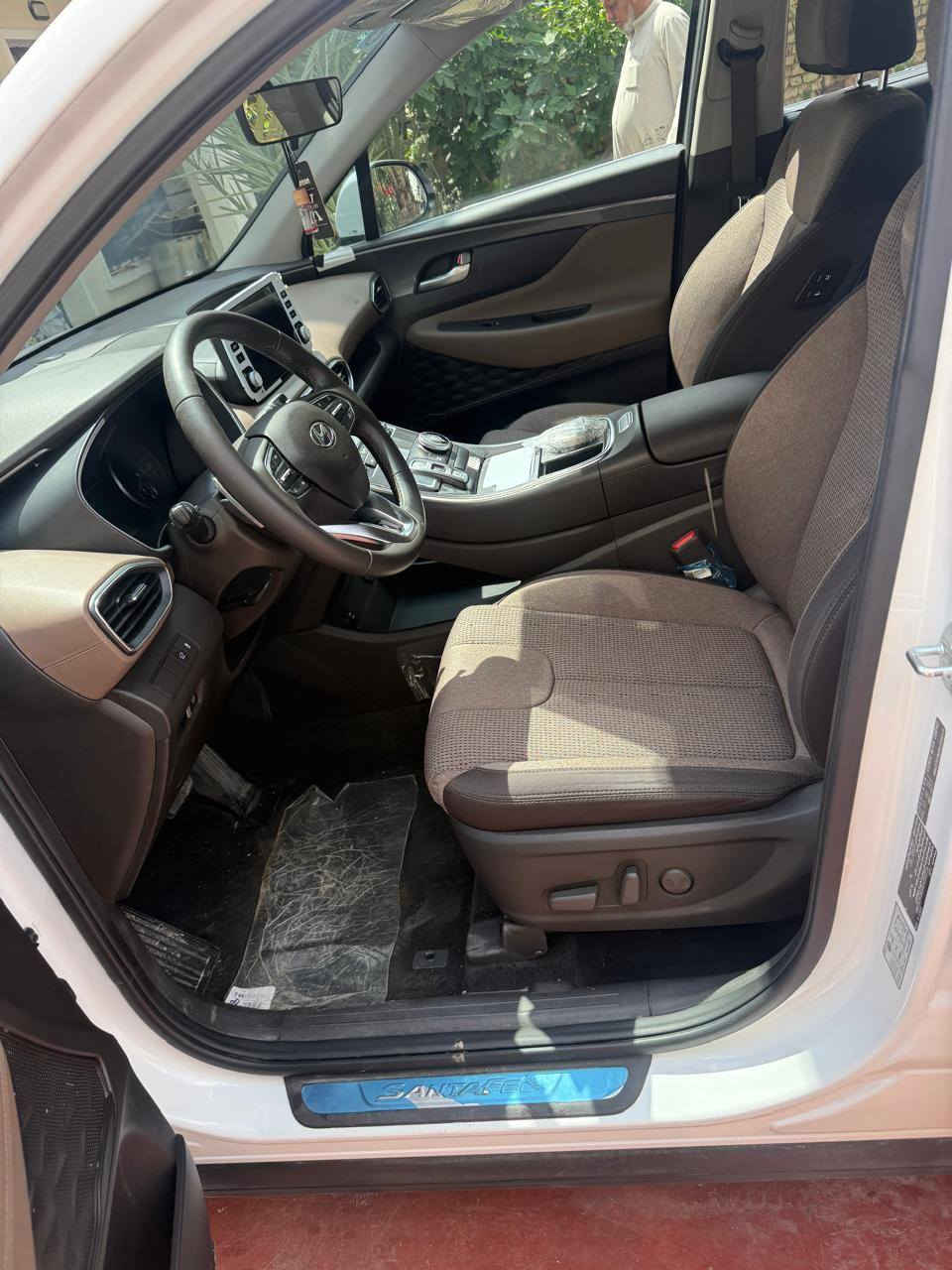 السلام عليكم ورحمة اللّٰه وبركاته

((وكاله الت ساك))

سنتافي 2024 خليجي لون أبيض مكفوله كفاله عامه  كلشي بيه على وضع الشركة رقم بغداد الجديد بأسمي ماشيه

((ماشيه 19الاف  بحاله لوكاله يضمان بعدهة)

مواصفات / كراسي كهرباء /تبريد٣ قطع/حساسات اماميه وخلفية/صندوق كهرباء/ وبقية المواصفات المعروفة

محرك 6 سلندر 3500cc 
مكان سياره بغداد 
سعر 280 وبيهة مجال بسيط

للاستفسار. ***********
