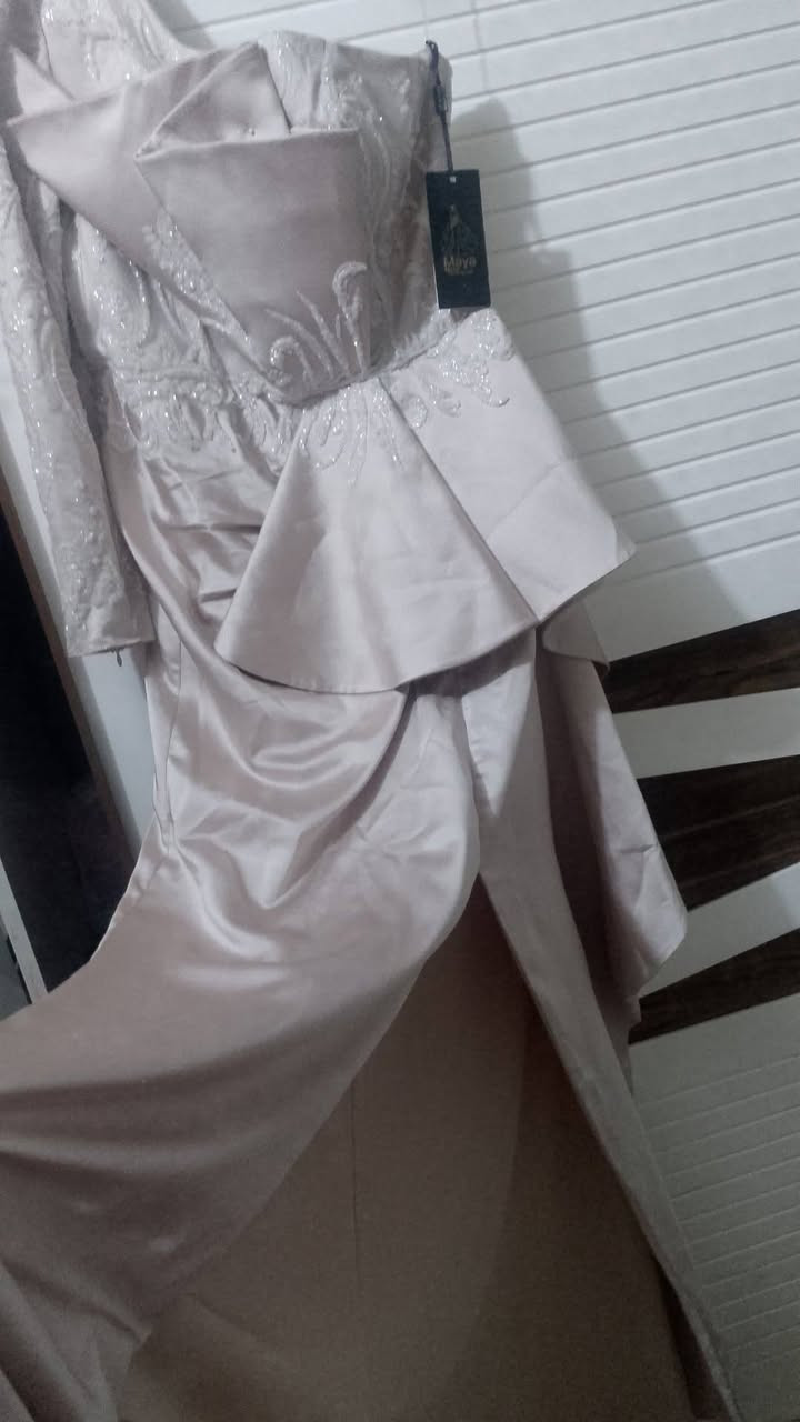 السلام عليكم بنات فستان ملكي كولش حلوو جديد قياس 46 بس يحتاجله كوي لونه اوفوايت


**إذا كنت صاحب هذا الإعلان وتريد حذفه لأي سبب، رجاءا أرسل رسالة إلى الدعم الفني**
