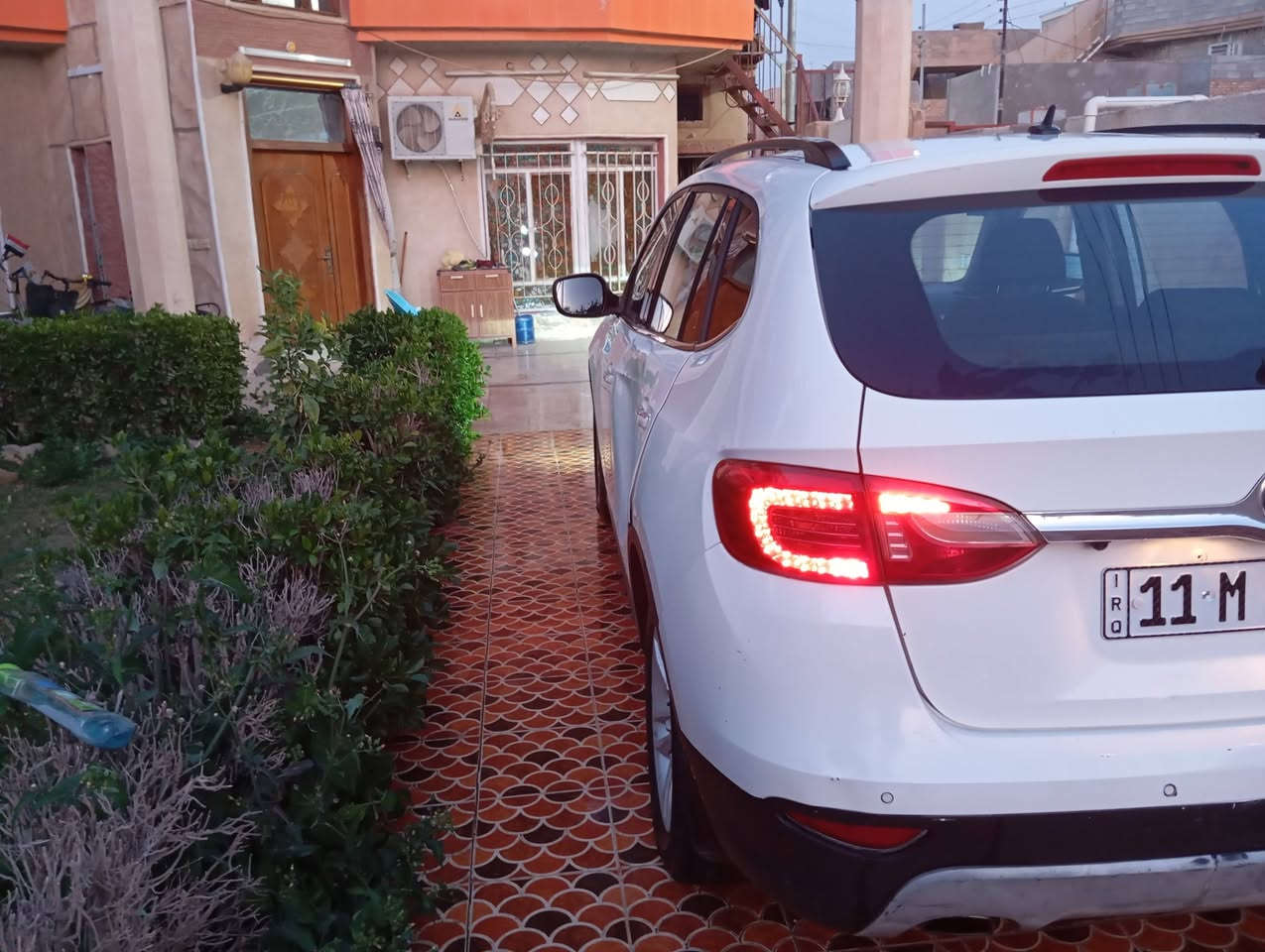 السلام عليكم بريلنس V5 اللون ابيض اوتوماتيك 2014 للبيع بإسمي السنوية نفاذها 2029 رقم بغداد الانگليزي الجديد والهزة شهر 10 لسنة 2026 
شرط التحويل للمشتري ثاني يوم (ماأبيع بس مكاتبة) مع احترامي للبياع شراي
گير ومحرك وحدادية خير وبركة . 
كهربائيات كلها شغالة. تبريد وتدفئة شغالة .
مكفولة من الصبغ والضربة والحادث
( فقط الدعاميات صبغ) 
وللتوضيح باب الخلفي جهة السايق بيها رصعات مامصلحها وبارد قليل بالباب الخلفي الثاني
مكان السيارة بغداد الراشدية جديدة الشط (قرب مطعم ضفاف دجلة السياحي) 

السعــــر 85$ وبيها مجال حگ الجية
للإستفسار هـ ***********  واتساب
                   ***********
