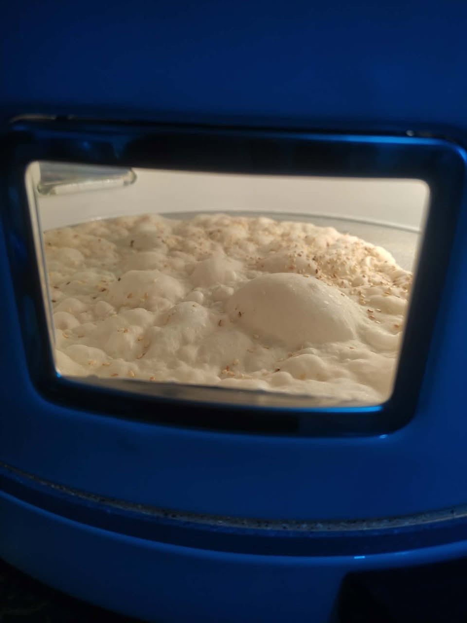 خبازة من ماركة امبليوم الألمانية❤️‍🔥💥
*هيتر حلزونزي كبير
*القدرة 2200 واط. القطر 40 سم 
*اضائة داخلية +هيتر منفصل
*قاعدة كرانيت مانعة الالتصاق
*ثرموستات للتحكم بدرجة الحرارة
*ضمــــان سنــــة وكالة امبليوم

للحجز مراسلة الصفحة او اتصال على الرقم. ***********
