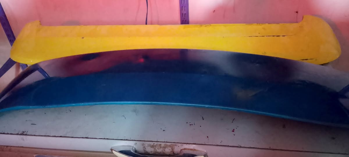جنح بريجو  عدد 2 نظافه بدون ضرر لون فيروزي وصفر. للبيع بسعر مناسب ***********
