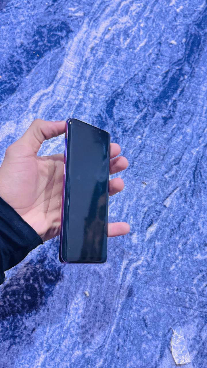 أس 9 ابلاص حييل نضيف
كله ع ابلادي 
ذاكره 256
شاشه مسطحه 
رام 8+8
شحن تايبسي سريع
بصمه وجه ، وبصمه اصبع 
كامرات ،صوت ،سيم كله مكفول 
***********
سعر 130
