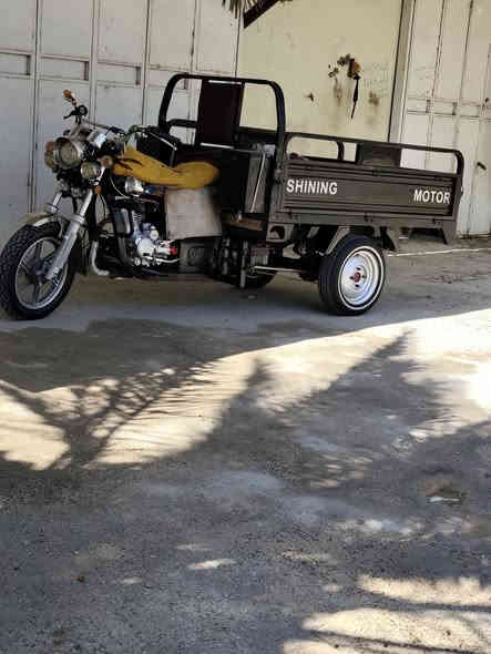 سلام عليكم ستوته للبيع موديل 17 مكينه 25 اوراق أصولي مكاني دوانيه شاميه سعر 2500 مليونين ونصف وبيه مجال ***********
