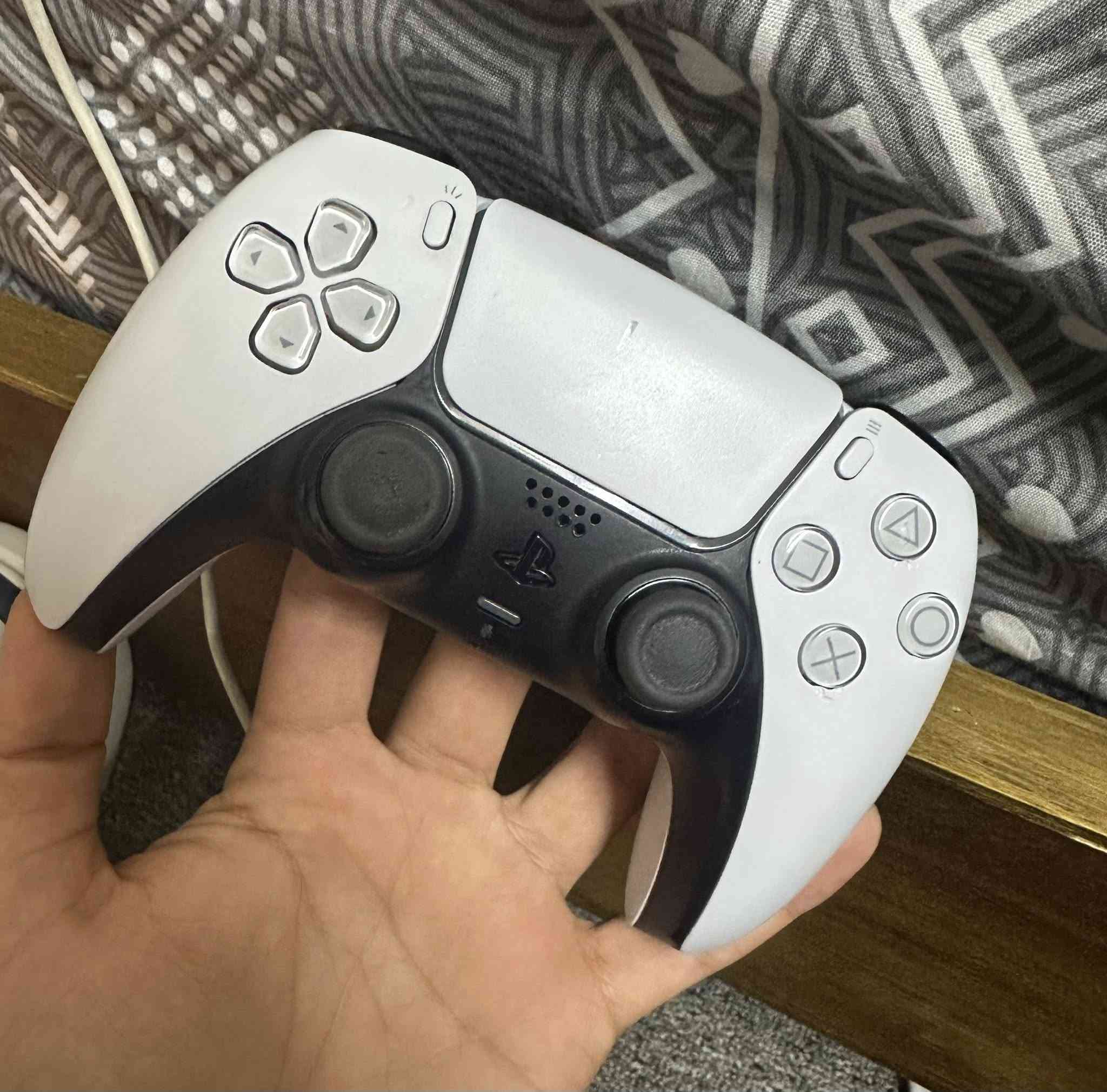 السلام عليكم
جوستك بلي ٥ سلم يلي يجي وية الجهاز 
مشدود عليه كير مغناطيسي اصلي 
المايك مالتها عاطل 
السعر ٤٥ الف 
حي الجهاد الاطباء مقابل جامع فخري شنشل


**إذا كنت صاحب هذا الإعلان وتريد حذفه لأي سبب، رجاءا أرسل رسالة إلى الدعم الفني**