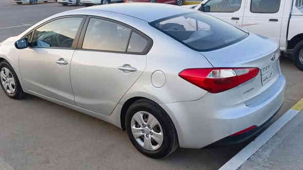 السلام عليكم كيا سيراتو ٢٠١٦ للبيع السونار مرفق السعر ٩٨ ورقه للاستفسار *********** مكاني بغداد
