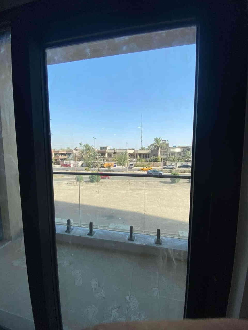 المساحة 200 متر تحتوي على 

3 غرف نوم واحدة منها ماستر

صالة وصحيات وهول ومطبخ 

الاطلالة خارجية على شارعين 

هدايا مع الشقة

5 سبالت تدفئة وتبريد 

غسالة صحون 

غسالة ملابس 

كونتر مطبخ مفصل كامل 

سخان ماء 

انارة كاملة

كهرباء 24 ساعة 

خدمات تنظيف ومتابعة كاملة على مدار الساعة 

للاستفسار الاتصال على الرقم التالي 

***********

⭕️غير متواجدين على الفيس اتصل او راسل واتساب
