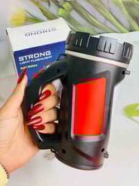 كشاف يدوي • قابل للشحن • إضاءة قوية