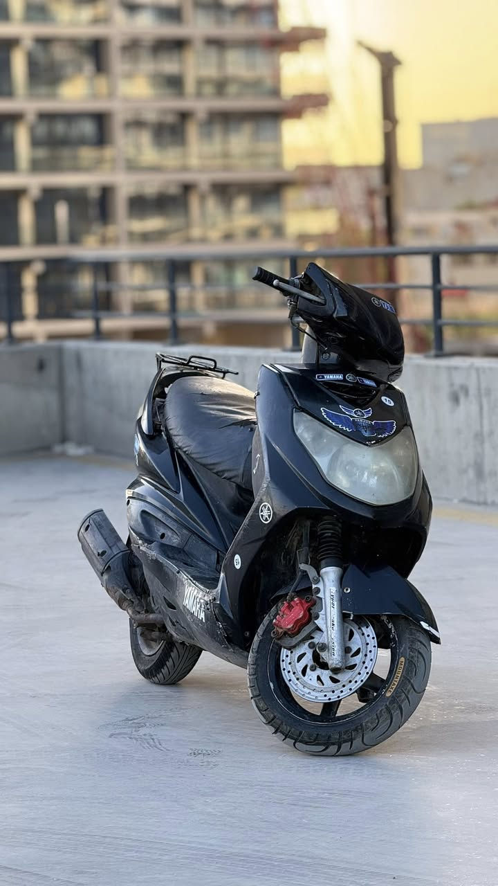 السلام عليكم. سكنس فحل كابريتر للبيع دراجة كلش نظيفة شلعه ومعدل حلوة مناقصها اي شي كهربائيات كلها شغال عليها ادامة كاملة قبل يومية كابريتر جديد باتري جديد سلف جديد دهن جديد بلك جديد دارجة صارف عليها كومة تجي تشغل وتطلع نظافة الكفرات٩٠٪؜ السعر المطلوب ٥٥٠ 
مكاني بغداد المنصور بوابة العراق رقمي ***********
