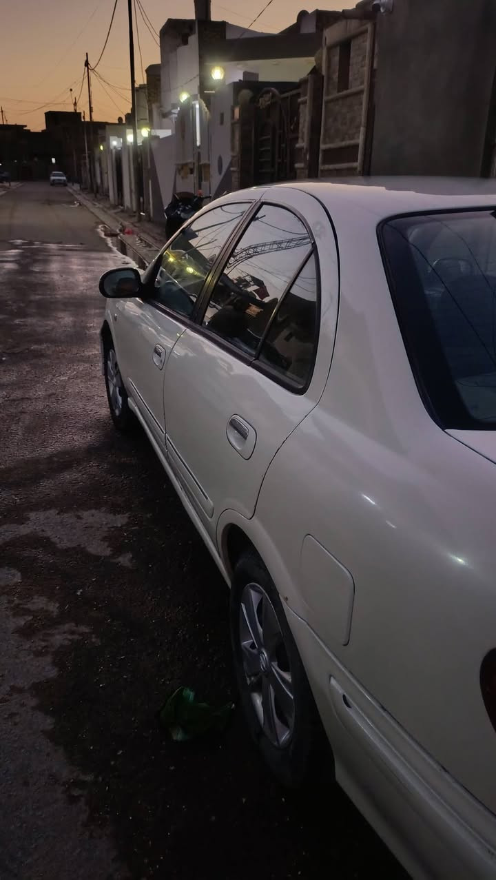 سلام عليكم نيسان صني موديل 2003سياره بيه ضربه بقبق الچنطه كير مكينه حداديه كفاله سياره جاهزه وخير من الله قادسيه بسمي مكانه بل ديوانيه  السعر 60وبيه مجال ***********
