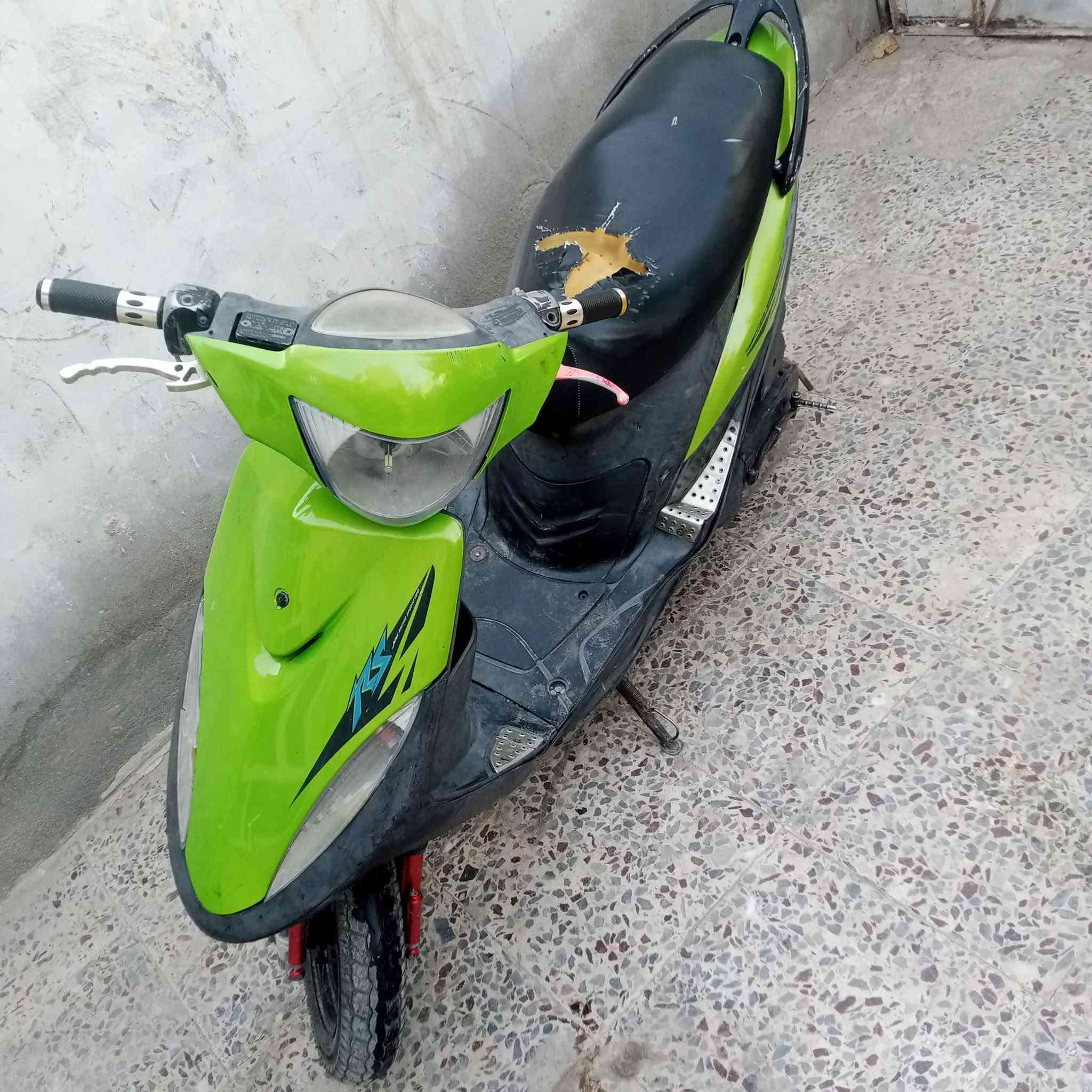 للبيع مستعجل. ماكس عدله مفتوحه ونضيفه السعرر 400 وبيه مجال
مكان خلف جامعة فريحه 
الرقم ***********
