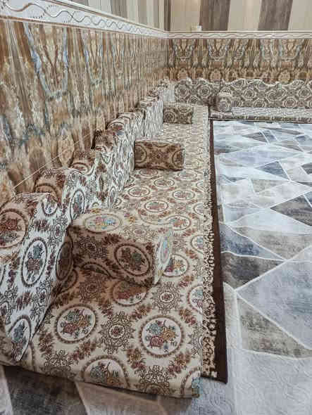 السلام عليكم 
ديوان جلسه عربي خليجي
14متر 
زوايه ثنين 
عرض 4امتار 
طول 7امتار 
السعر 500بيه مجال شراي اتصل 
***********
