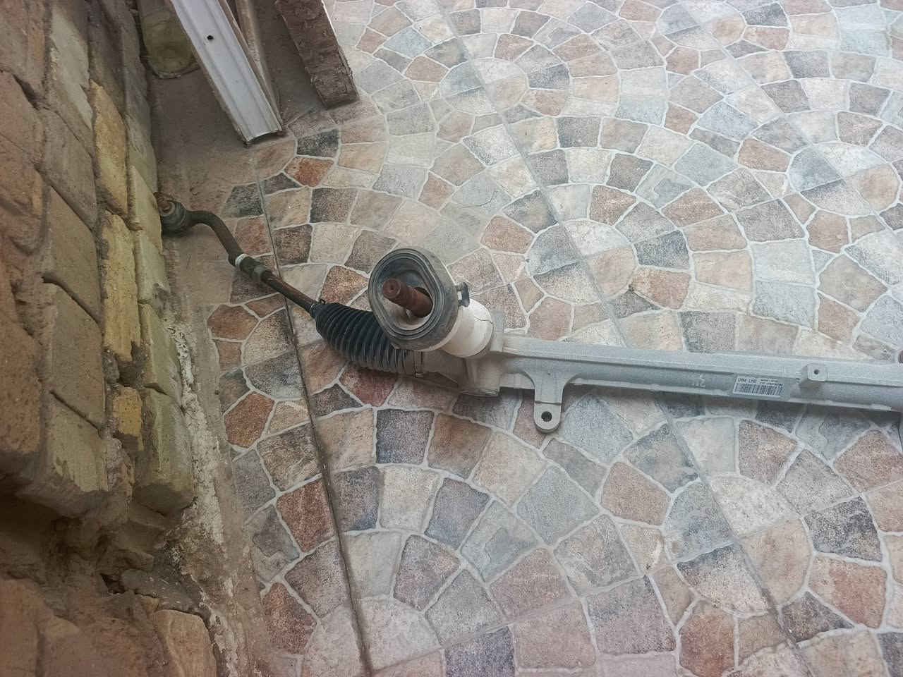 سلام عليكم مشط سورينتو امريكيه  كصه و مسطرة نوزلات 4سلندر بلادي وقاعدة دبل أمامية وغطاء بانزين لاستفسار ***********
