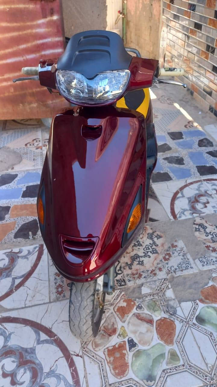 السلام عليكم دراجة فراشة حاوية مكينة مكفولة كاملة من كلشي كهربائياتها كلها شغالة دراجة مكفولة السعر خاص المكان بني منصور قرب مركز الشرطة قضاء الصادق ع رقم الهاتف ***********
