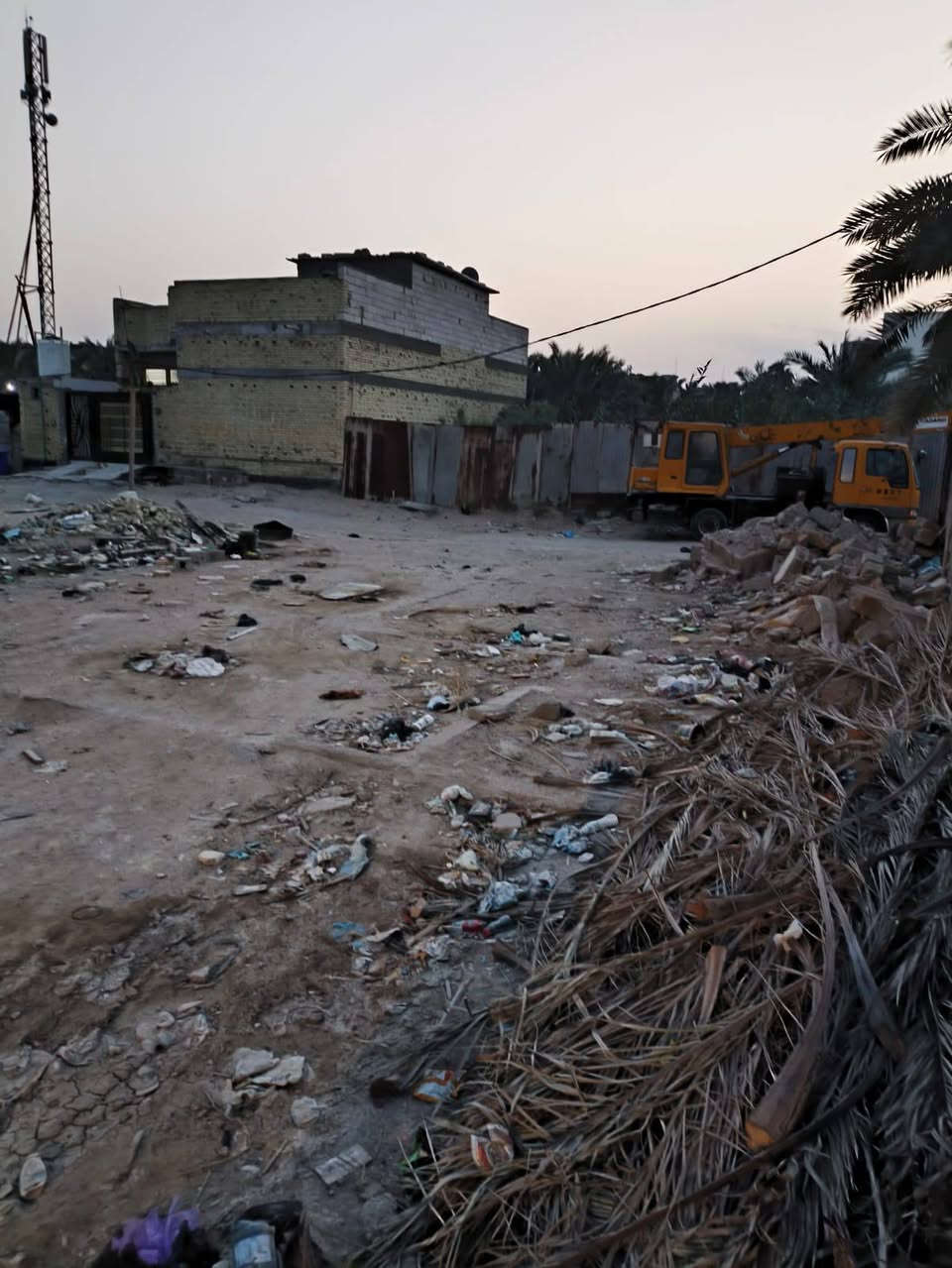 اسعد الله اوقاتكم احبتي 

قطعة طابو ملك صرف 
 

المساحة 200متر 

العنوان حمدان البز قرب جامع فاطمه 

السعر 72مليون 

للاستفسار والتوا***********4
