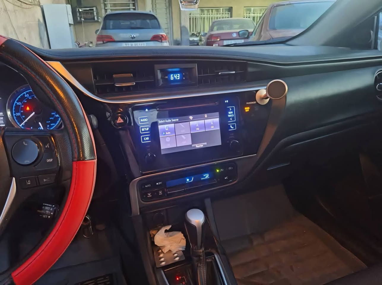 السلام عليكم
للبيع كورلا موديل 2017 رقم سليمانيه بأسمي السنويه تحويل أو وكاله أني حاظر وارد أمريكي حادثها كلش بسيط بدون دواخل الشاصي سليم الايرباكات سليمات حادث امريكا جاملغ عكس السائق وشويه من الباب وبالعراق صارت بيها شخوط الصفحه الي عكس السائق وصبغتها شخوط فقط مو ضربه 
السيارة ماشيه 125 ألف 
السعر / 135 وبيها مجال 
مكان السيارة / بغداد / حي الخضراء
للاستفسار الاتصال / *********** بي واتساب
*********** بدون واتساب
