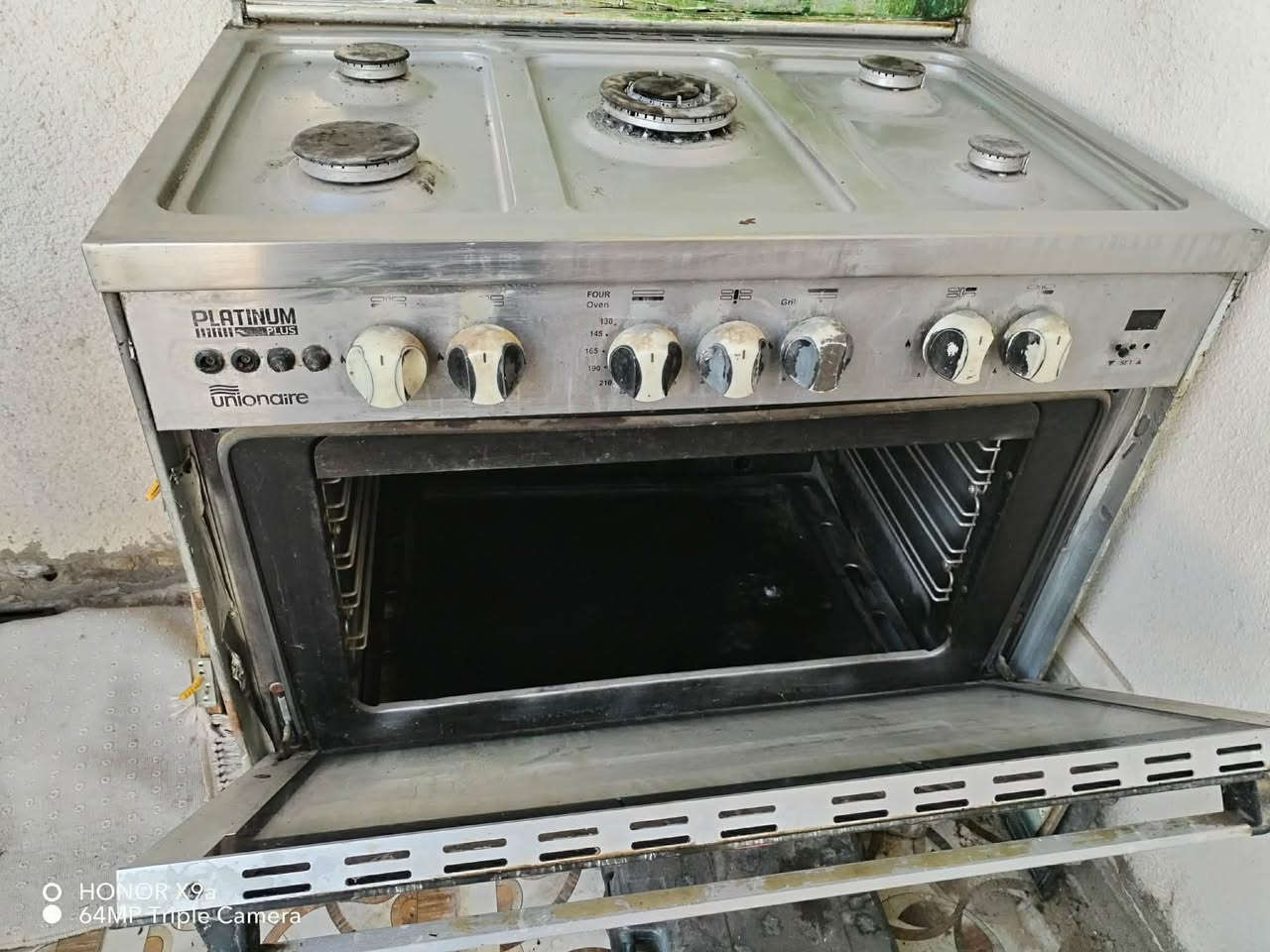 طباخ كل عيونه شغاله والفرن
غساله اوتماتيك ١٣ كيلو حتى بطانيات تغسل شغالة ونظيفة 
للبيع خلي سعر والسعر زين اشوفه خيرهن


**إذا كنت صاحب هذا الإعلان وتريد حذفه لأي سبب، رجاءا أرسل رسالة إلى الدعم الفني**