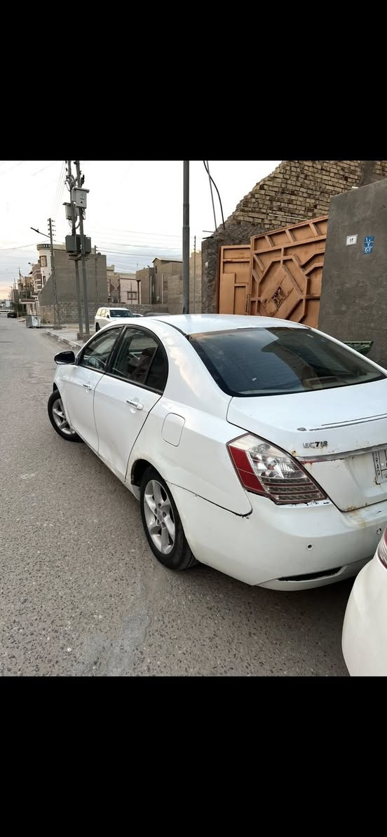 السلام عليكم للبيع ام گراند مديل2013سيارة مكفوله من ضربه وصبغ سيارة ما بيهه اي نقص مكاني بصرة السعر 40وبيهه مجال قليل اتصال***********
