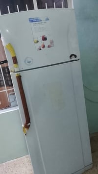 ثلاجة • نضيفه • شغاله