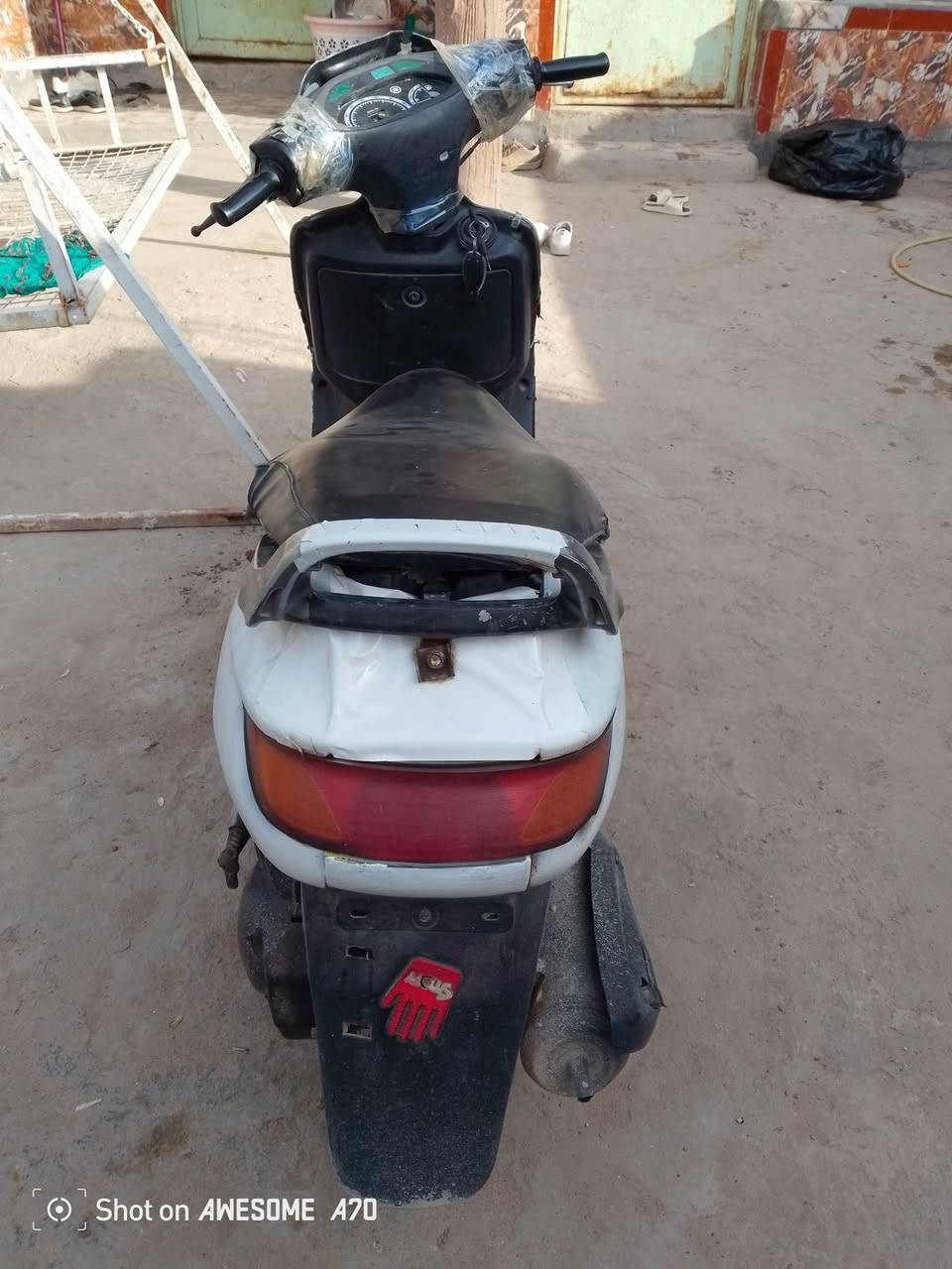 السلام عليكم دراجه فراشه للبيع بيها نواقص قليله شغاله بس الكابريته اتخربط مكاني مركز مدينه قفل 150  رقمي ***********
