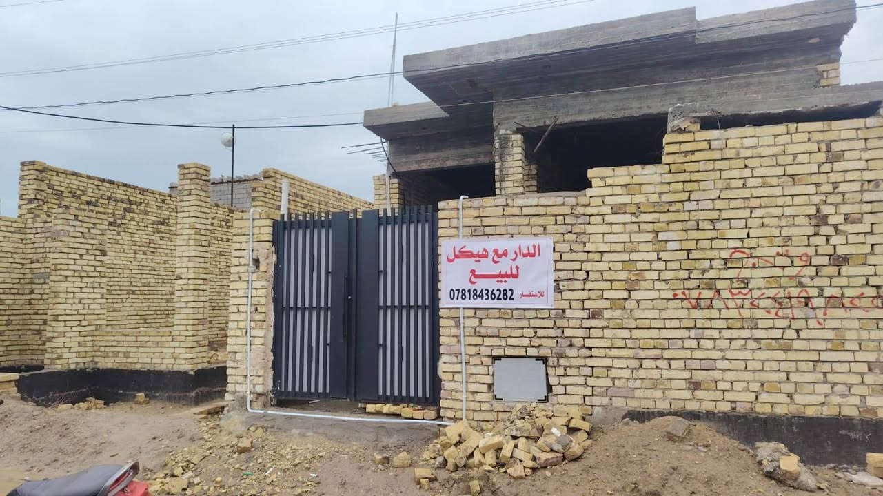 للبيع في مجمع سورى على طريق قريه الشناجيل وكما موضح بلمنشور 
الاتصال على الرقم ***********
