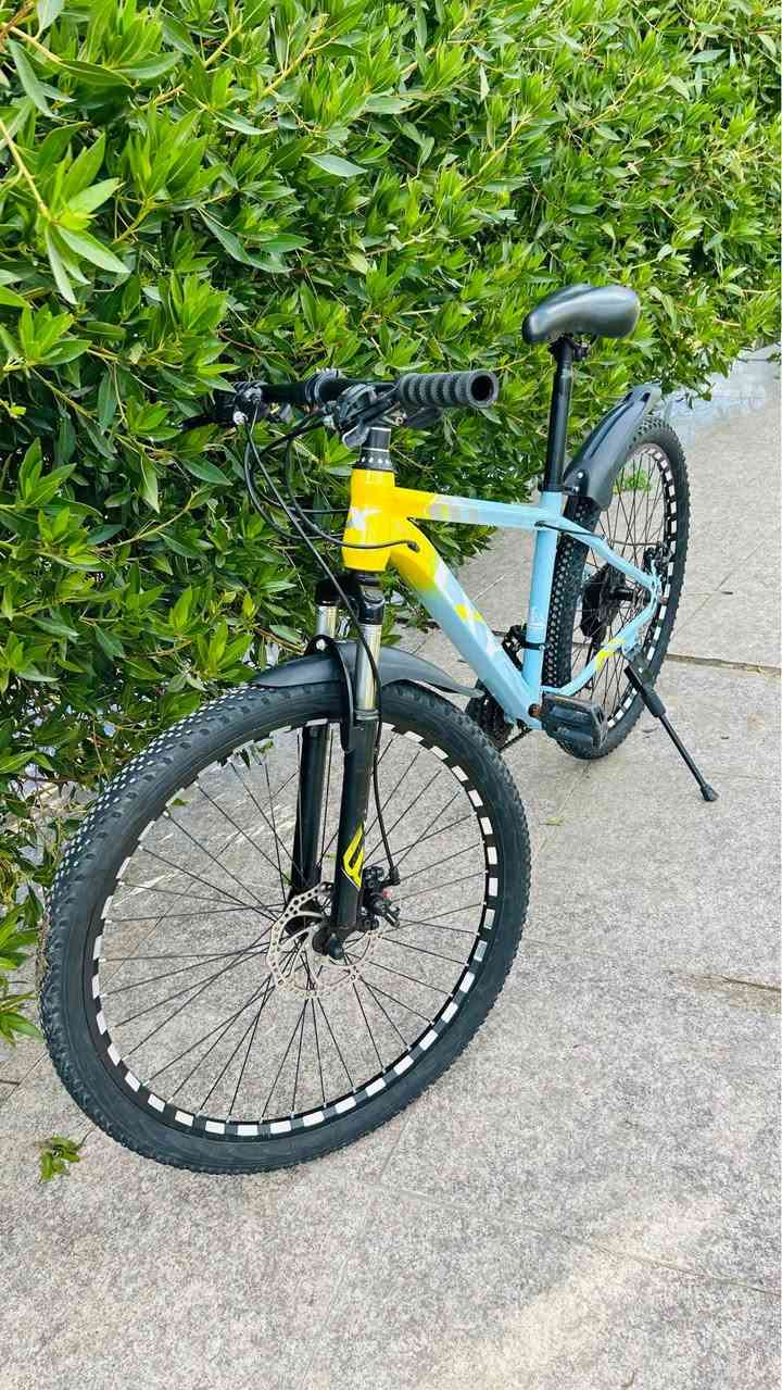 السلام عليكم💛
للبيع بايسكل جبلي حجم 26 جديد كلش 
ستتم شيمانو بدون اي نقص كامل 
بريكات دسك بلمكان كير امامي 3 والخلفي 7 
السعر 150 وبيه مجال بسيط 
مكاني بغداد حي الجوادين 
يوجد توصيل جميع المحافظات 10 
للاستفسار /*********** بغداد, العراق
