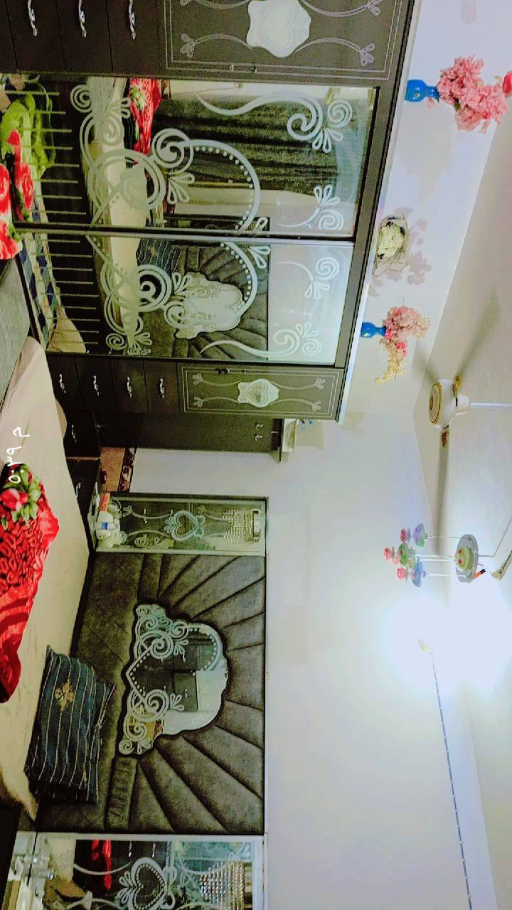 دار للبيع مساحه 100م الاساس صب البناء ابلوك السقف صب غرفه وصاله وستقبال ومطبخ وصحيات الدار جاهز شارع المطار القديم السعر 30وبي مجال للشراي والاستفسار على الرقم ***********
