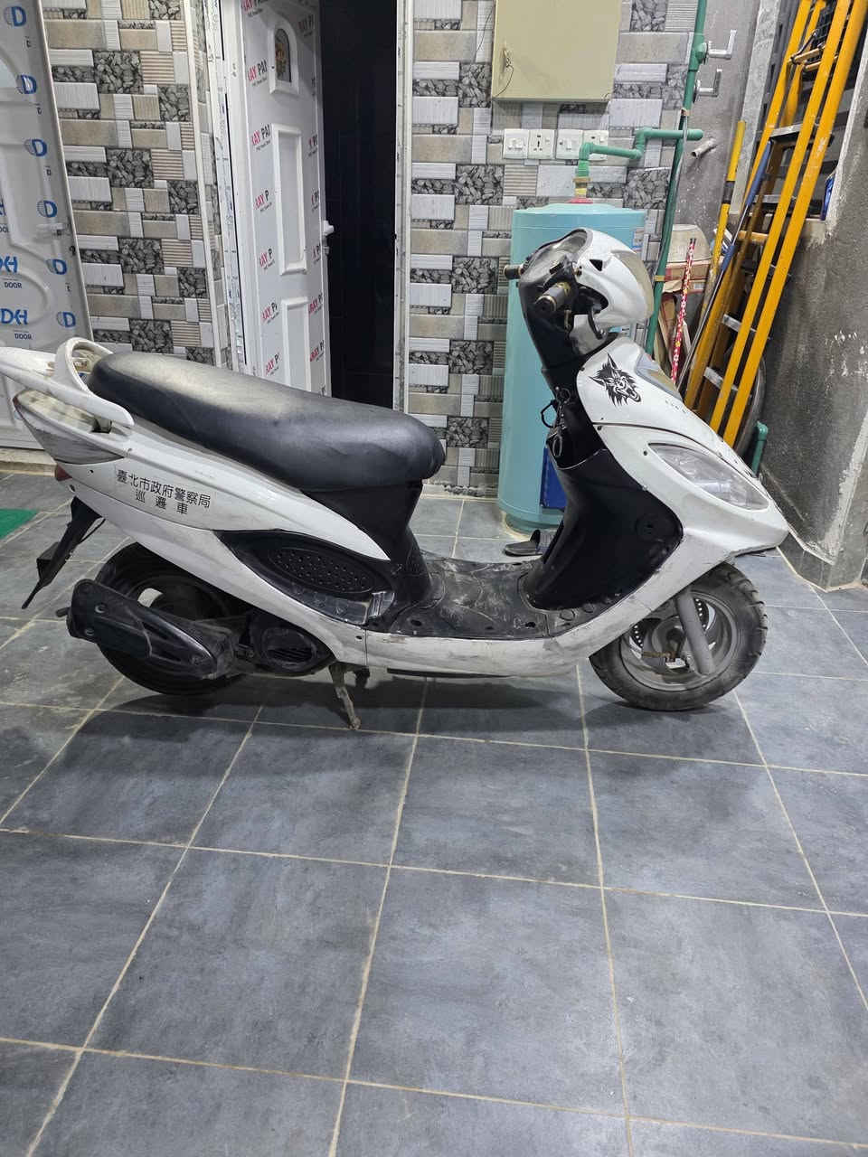 السلام عليكم ورحمة الله وبركاته
دراجه كامكو في تو ٢٠١١ الدراجه جاهزه شوف العين 
سعرها 500


**إذا كنت صاحب هذا الإعلان وتريد حذفه لأي سبب، رجاءا أرسل رسالة إلى الدعم الفني**