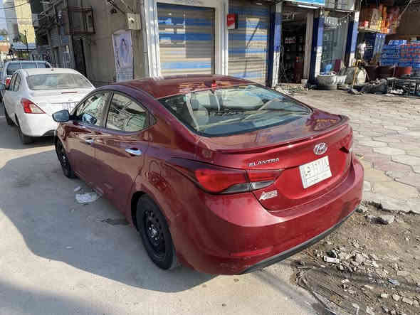 السلام عليكم للبيع النترا وارد امريكي 2016 حادثها باب السايق والوراه بدون تبديل ليبل واحد السياره مكينه دوش 1800 بدون تنقيص السياره حلوه مواصفاتها معروفه تحكم ستيرن جهتين نظام ايكو مانع انزلاق  بيها خدوش مثل ماموضح بيها اماكن صبغ السياره نواقصها بسيطه حداديه صدر نص عمر ويرادلها صيانه للجويتر سياره شغاله وماتوكفك تبريد منظومه جديده مروحه اضافيه السياره كير محرك خير من الله 
السعر 115 ورقه وبيها مجال للشراي مكاني بغداد البلديات 
*********** او مراسله الخاص
