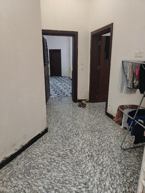 • مساحة البيت 200 متر مربع الواجة 10 متر طول طابقين بناء جديد. طابو صرف مشترك .
• يتكــــــــــــــــــــــــــ البيت من ـــــــــــــــــــــــون.
• استقبال وصالة وغرفتان نوم ومطبخ وصحيات للداخل واخرى خارجية للضيوف وكراج سيارة .
• الطابق الاعلى / صالة واربع غرف نوم وصحيات .
• البناء جديد طابوق وكونكريت . 
• العنوان / ناصرية / صوب الشامية خلف معارض السيارات .
• الاتصال مكتب العقار *********** او ***********
• للاستفسار اكثر الاتصال خاص او في المكتب.
• زورونا على الموقع التالي www.facebook.com/groups/1705569159769766/ ناصرية, ذي قار
