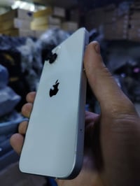 ايفون 13 لون ابيض المرغوب 🔴الجهاز نضيف فد مره مثل ماموضح مامفتوح ضد ال...