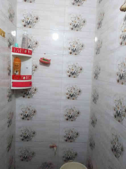 السلام عليكم بيت للبيع قاطين في سبع قصور مثل ماموضح بلصور غرف وستقبال وصاله ومطبخ  وحمام داخلي وتواليت خارجيه والفوك نفس تصميم القاط الوال شارع ابو احمد قرب فرن صمون ابو صلاح للستفسار خاص اوالتصال ***********
