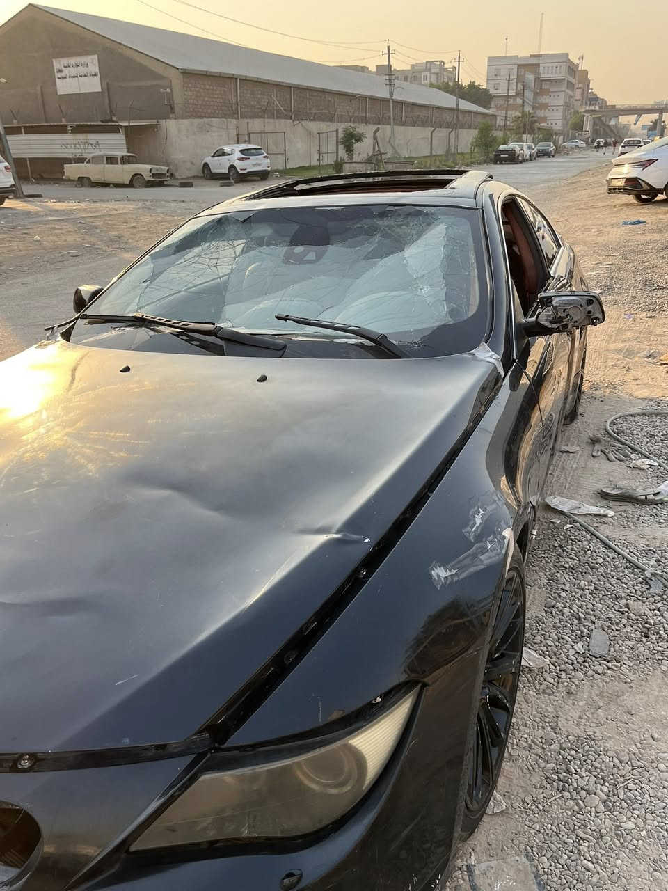 السلام عليكم بي ام 645ci تك باي موديل 2003 الله يكفكم شر صار بيها حادث وتركتها  سياره شغاله كير جديد كهربائي كلها جديده يعني أضرب كير او اطلع فقط يراد الها سمكري او صبغ 
موضوع جددا جدا جدا مهم (سياره بيه غلط برقم الشاصي بل سنويه انطيتها لل محامي كال تكلف 13ورقه تتحول سياره اني بيعلك بدون تحويل فقط انطيك رقم وعليها ول مسمكات مالته ) تمام ولتعجبه يجي عينه غطه وعين فراش الله شاهد شدينها كير جديد بعدني اصلن مطالع بي من عد ابو كيرات وطبكتها باب كراج مالتي السعر 60وبي مجال رحمه والديك تفديك ادخل وبل خدمه متوازي ع بيع ***********
