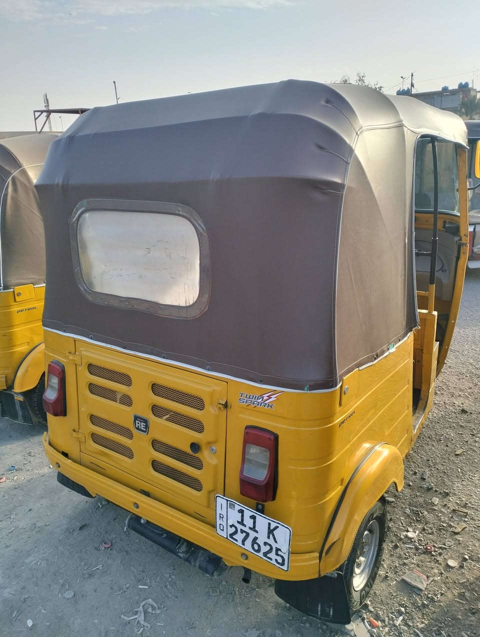 للبيع تكتك 20 شهر 12 تكتك نضيفه مرقمه سعرهة ب7400 وللستفسار *********** مكاني مدينه
