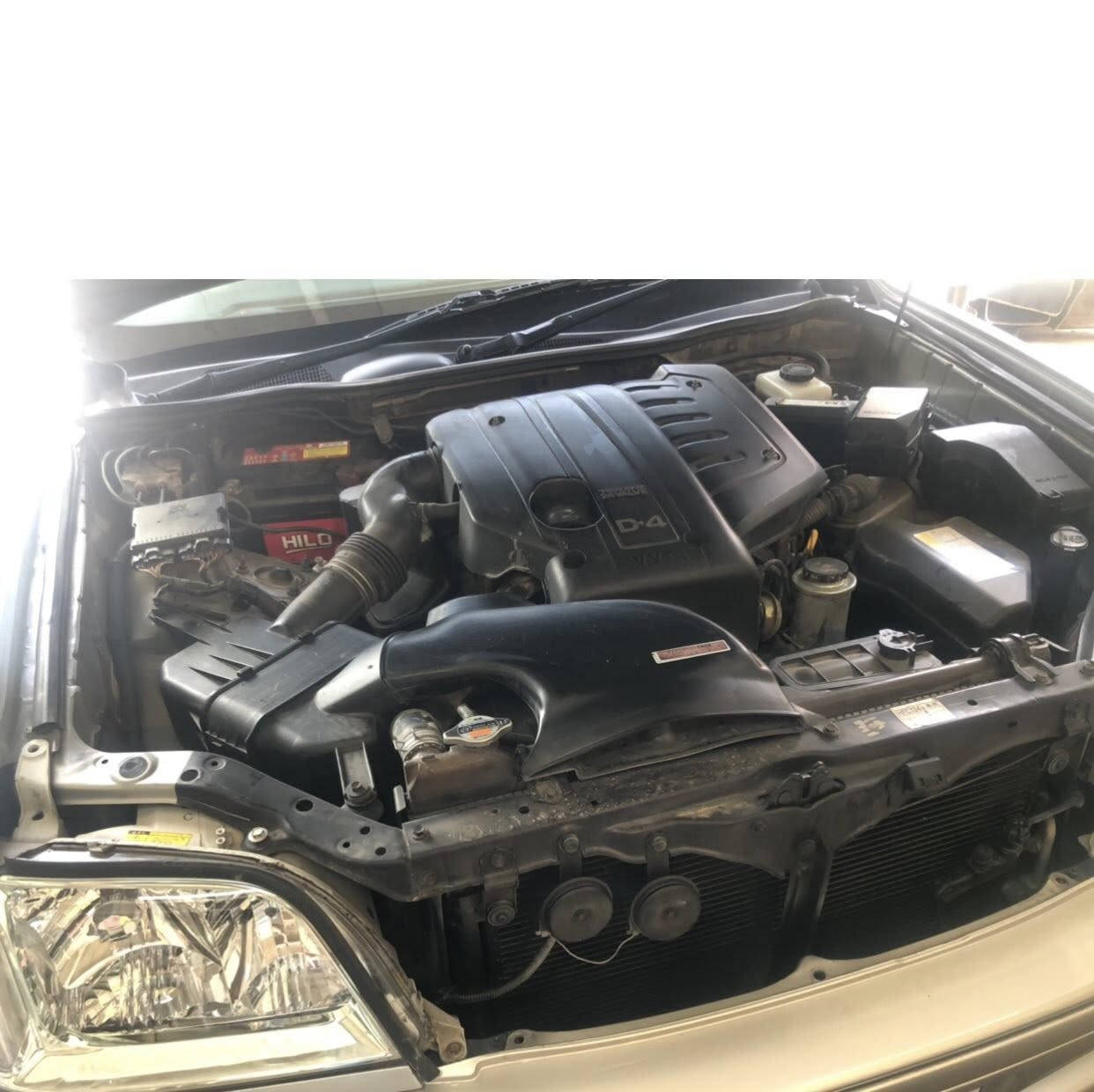 و كراون ملكة موديل 2002 للليع . السياره بأسمي رقم بغداد تحويل ثاني يوم باسمك السعر 120 ورقه . السياره بيها كم طخة وكم نقص بسيطات بس مافارغ اسويهم لكن مابيها لاكص ولاتبديل شي للاتصال ***********  أتصل وبالخدمة.
