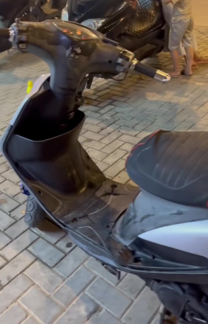ماكس عدله للبيع كفاله عامه دراجه مامفتوح بيها برغي شرط الفحص دراجة كلها ختم واحد من طول للطول نكره سلف وهندر تايرات جدد كلها جاهزه اشاير سكنات لايت عالي ناصي هورن كله شغال السعر ٧٠٠ وبيها مجال مكاني  المعقل وهذا رقمي ***********

