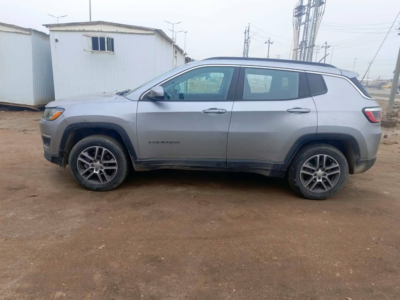 السلام عليكم من رخصت مديرالكروب المحترم جيب كومباس سيارة موديل 17 رقم بغداد انكليزي سيارة حلوه مامشية هواي شي قليل من الدوام البيت سعره 145 وبيه مجال مكان سيارة ميسان رقم صاحب السيارة ‏‪0770 558 8148‬‏ اتصل وتدلل خاص مااجاوب
