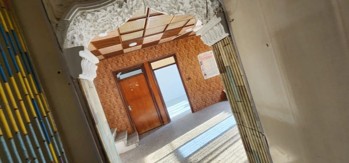 #مكتب_الاتحاد_لتجارة_العقارات_والمقاولات 🏛
          🏛⭐️ دار  الإيجار  تجاري ⭐️ 🏛
◀️الموقع القادسية الثانية 🏛️

◀️ المساحة  240متر 🏠

◀️ركن  🏠

◀️ طابقين10غرفه  🏠
_____________________________
                   🏛مكتب الاتحاد للعقار 🏛
  الفرع الاول       شارع المصارف الرئيسي 
                             قرب أرشد الزيباري 

الفرع الثاني        حي الصديق الاولى
                      بداية سايدين البحرين 
                     ⭐️☎️***********     .       
       م.عبدالله العبيدي
